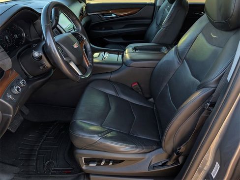 Used 2020 Cadillac Escalade Premium Luxury image 28