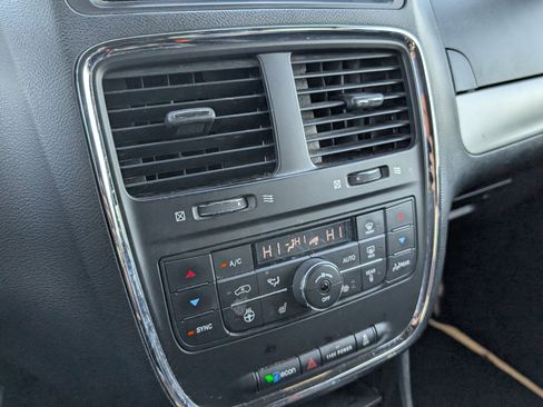 Used 2017 Dodge Grand Caravan GT image 18