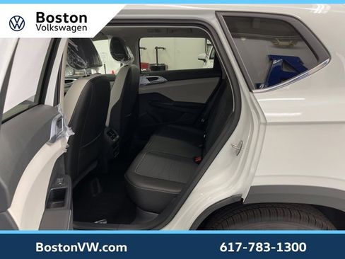 New 2026 Volkswagen Taos SE image 10