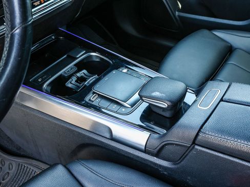 Used 2021 Mercedes-Benz GLB 250 w/ Premium Package image 21