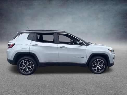 Used 2025 Jeep Compass Limited AWD/4WD image 5
