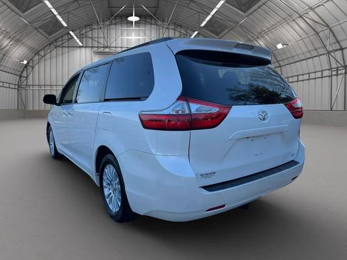 Used 2015 Toyota Sienna XLE image 5