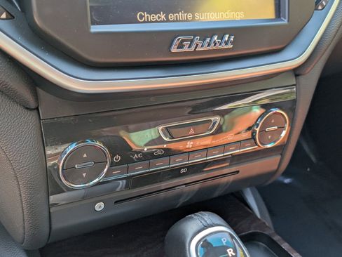 Used 2016 Maserati Ghibli Base image 25