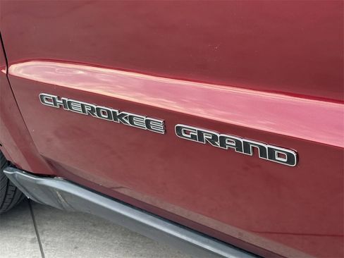 Used 2021 Jeep Grand Cherokee Limited w/ Luxury Group II image 16