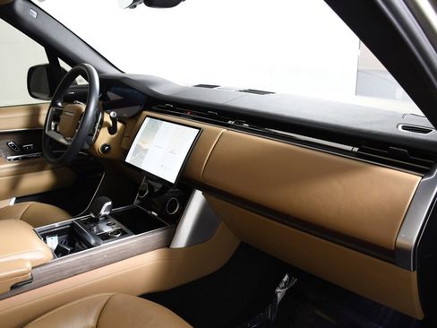 Used 2023 Land Rover Range Rover Long Wheelbase SE image 18