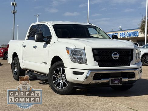 Used 2021 Nissan Titan SV w/ SV Convenience Package image 2
