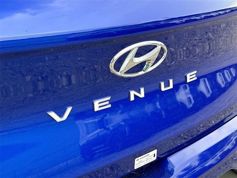 New 2025 Hyundai Venue SEL image 18