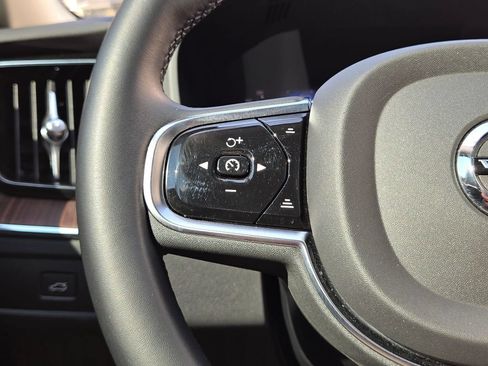 Certified 2023 Volvo XC60 B5 Plus w/ Climate Package AWD/4WD image 32