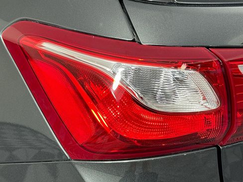 Used 2019 Chevrolet Equinox LT w/ Driver Convenience Package image 35