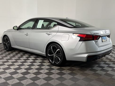 Used 2024 Nissan Altima 2.5 SR FWD image 2