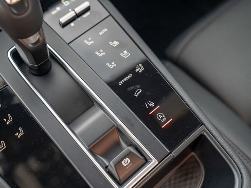 Certified 2026 Porsche Macan AWD/4WD image 20