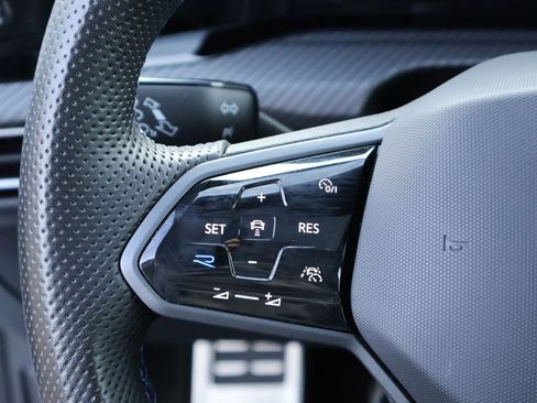 Certified 2024 Volkswagen Golf R image 36