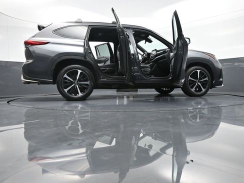 Certified 2021 Toyota Highlander XSE image 49