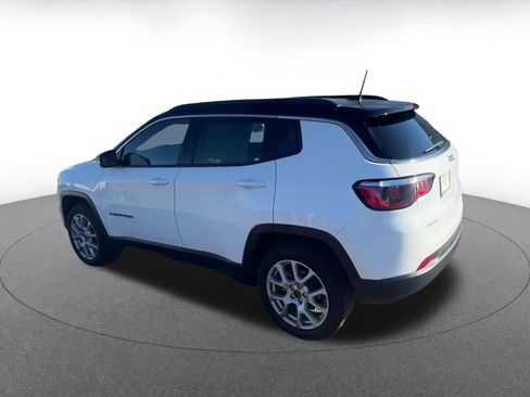 Used 2025 Jeep Compass Limited image 10