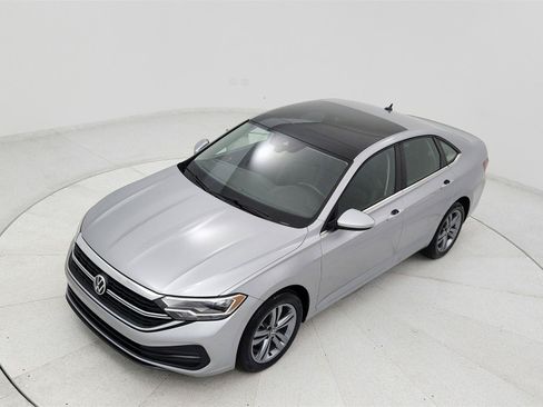 Used 2024 Volkswagen Jetta SE FWD image 13