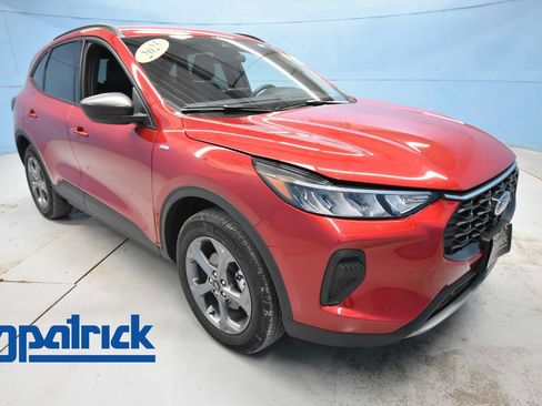 Used 2025 Ford Escape ST-Line w/ Cold Weather Package AWD/4WD image 1