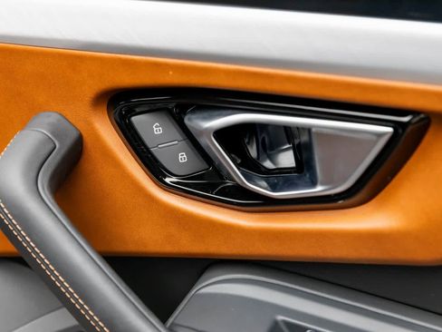 Used 2022 Lamborghini Urus image 56