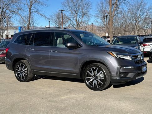 Used 2019 Honda Pilot Touring image 3