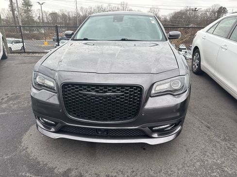 Used 2022 Chrysler 300 Touring L w/ Safetytec Plus Group image 3