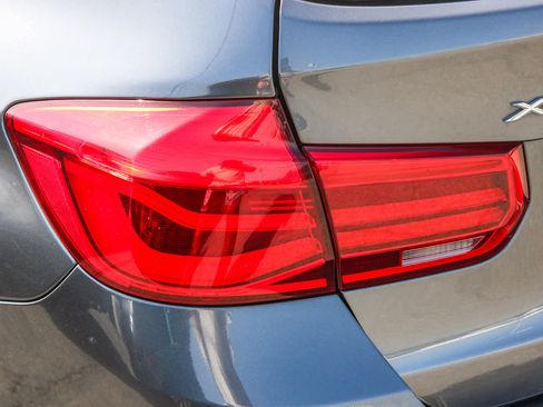 Used 2018 BMW 330i xDrive Wagon image 7