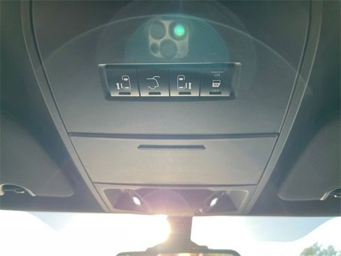 Used 2018 Dodge Grand Caravan GT image 25