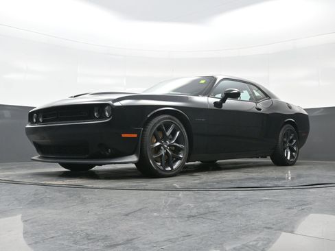 Used 2022 Dodge Challenger R/T w/ Blacktop Package image 24