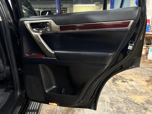 Used 2018 Lexus GX 460 Premium w/ Premium Package AWD/4WD image 28