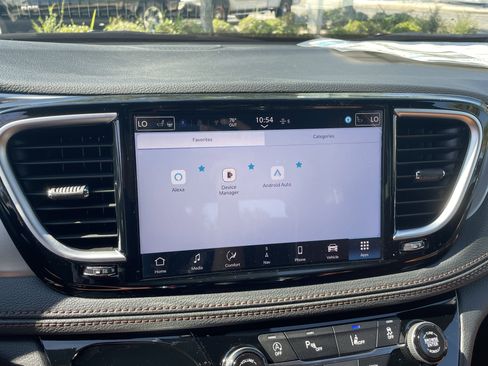 New 2026 Chrysler Pacifica Pinnacle image 30