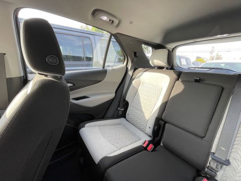 Used 2022 Chevrolet Equinox LS image 39