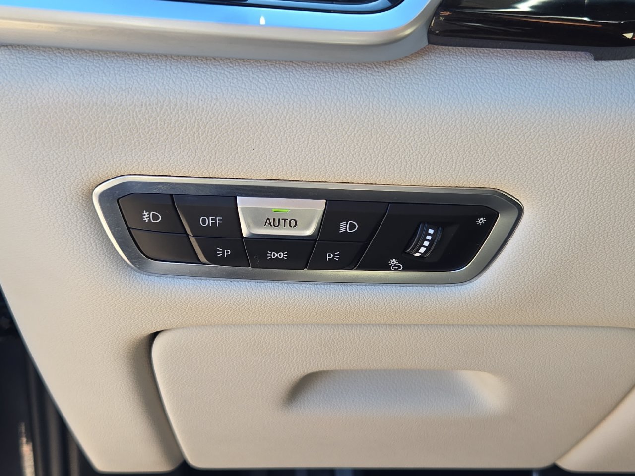 Used 2020 BMW X5 sDrive40i w/ M Sport Package RWD image 17
