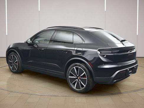 Certified 2025 Porsche Macan 4S Electric AWD/4WD image 3