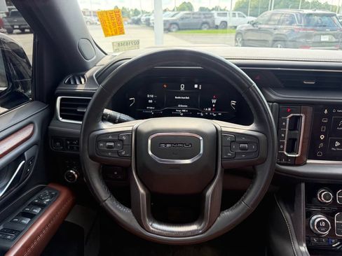 Used 2023 GMC Yukon Denali Ultimate AWD/4WD image 11