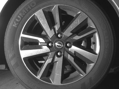 Used 2025 Nissan Versa SV image 13