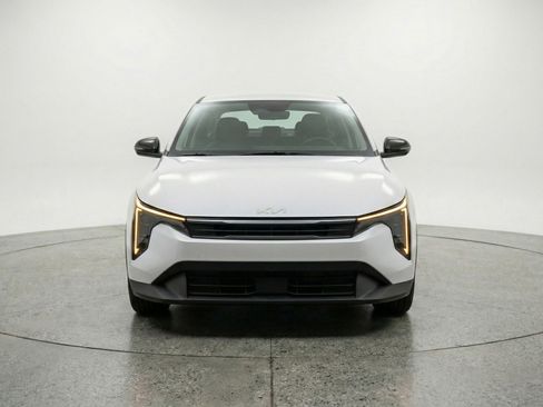 Used 2025 Kia K4 LXS image 2