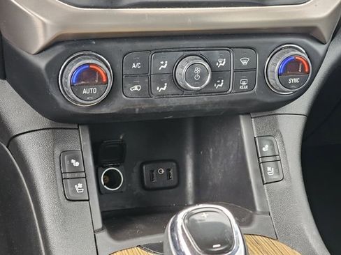 Used 2018 GMC Acadia Denali image 20