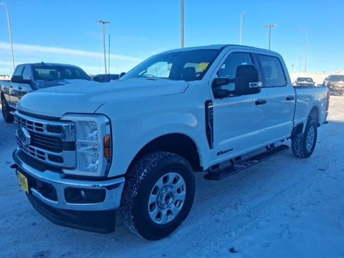 Used 2024 Ford F250 XLT image 3
