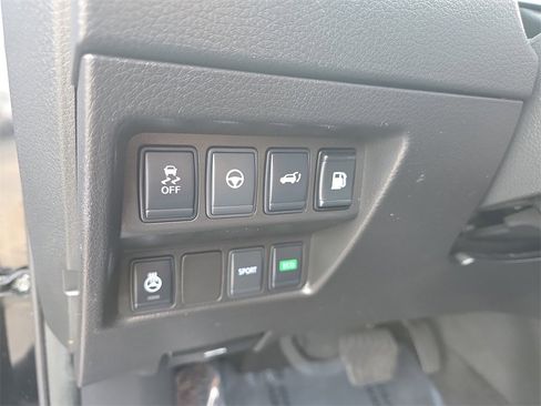 Used 2018 Nissan Rogue SL w/ Premium Package image 30