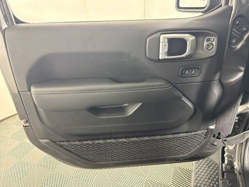 Used 2023 Jeep Wrangler Unlimited Sahara w/ Cold Weather Group AWD/4WD image 30
