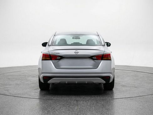 Used 2025 Nissan Altima 2.5 SV FWD image 7