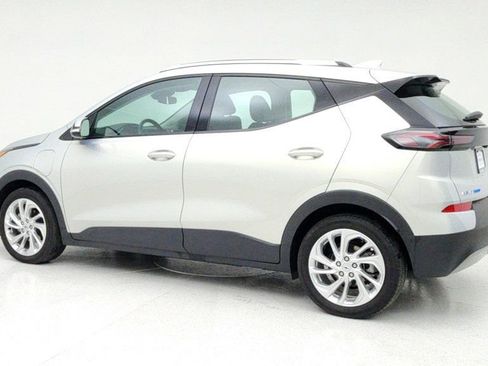 Used 2023 Chevrolet Bolt EUV LT w/ Comfort Package image 7