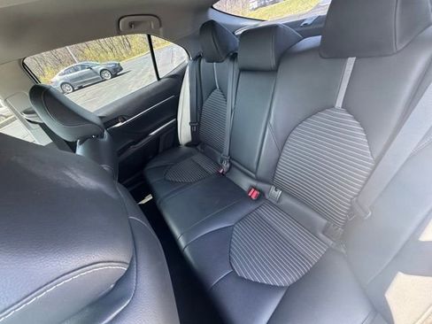Used 2019 Toyota Camry SE image 11