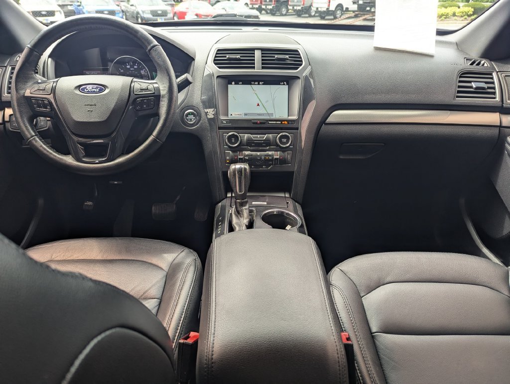 Used 2018 Ford Explorer XLT w/ Equipment Group 202A FWD image 24