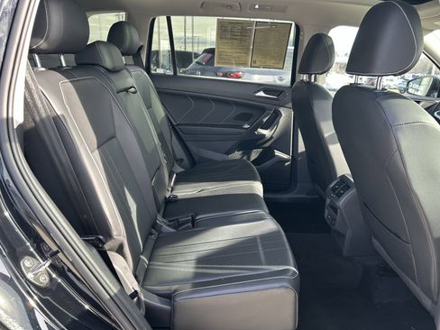 Used 2022 Volkswagen Tiguan SE image 25