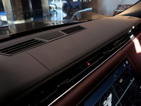 Used 2023 Land Rover Range Rover Autobiography image 16