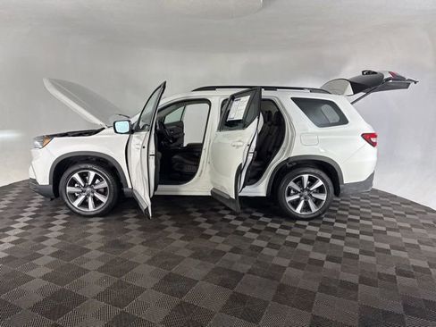 Certified 2025 Honda Pilot Elite image 12