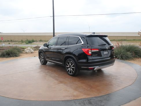 Used 2019 Honda Pilot Touring image 4