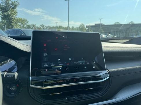 Used 2024 Jeep Compass Trailhawk image 17