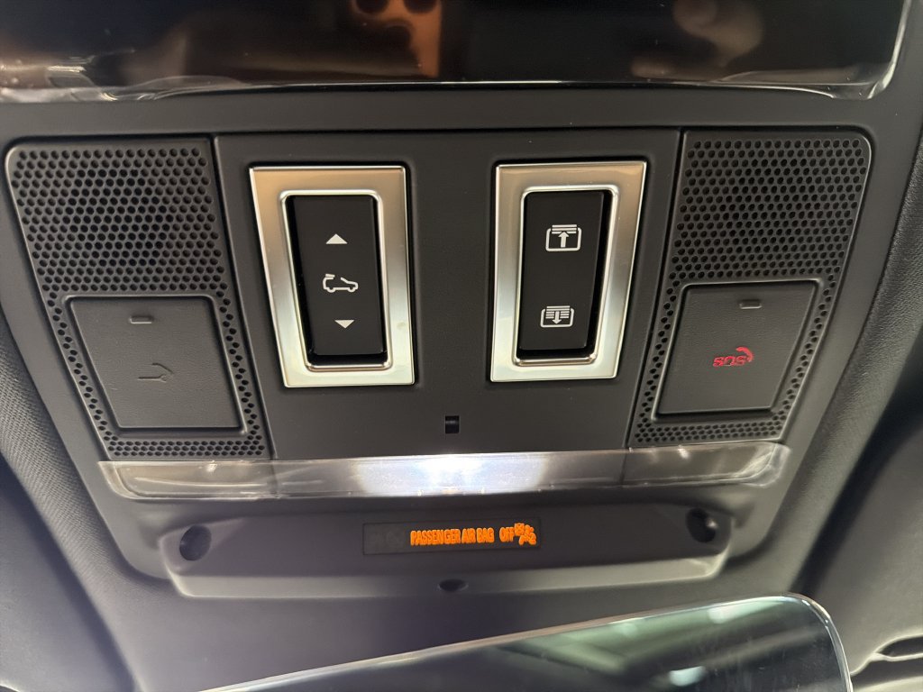 New 2026 Land Rover Defender 110 X-Dynamic SE AWD/4WD image 25