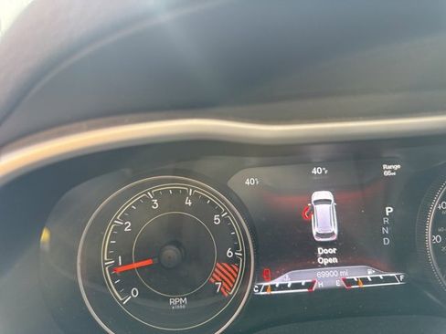 Used 2015 Jeep Cherokee Limited w/ Luxury Group image 37