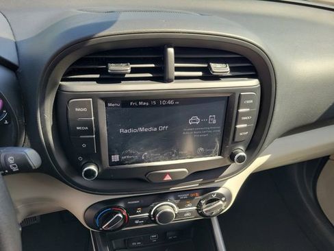 Used 2025 Kia Soul LX w/ LX Technology Package FWD image 20